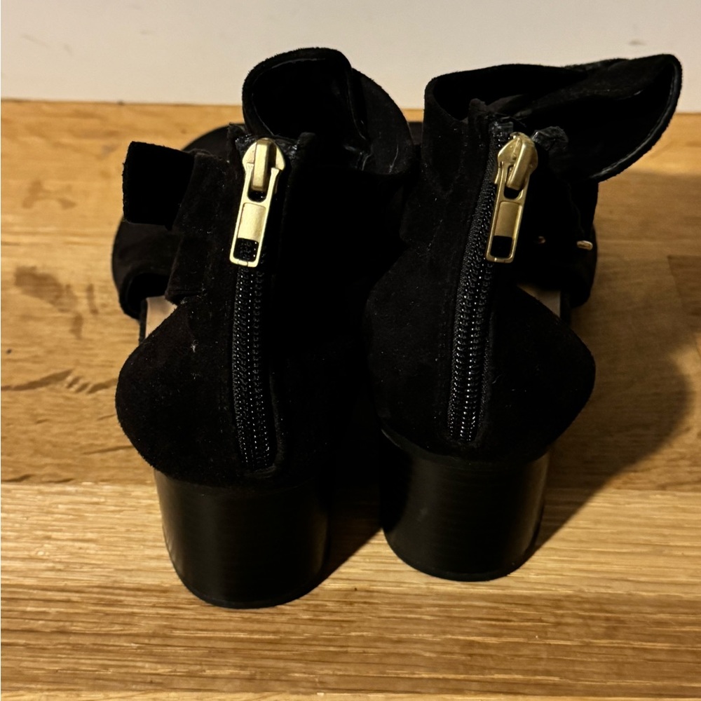 Black bootie - Picture 3 of 10